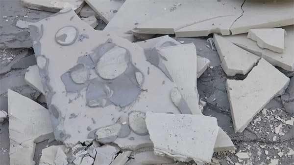 一場大風(fēng)過后，銀川一小區(qū)外墻保溫層大面積脫落！