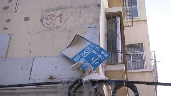 一場大風(fēng)過后，銀川一小區(qū)外墻保溫層大面積脫落！