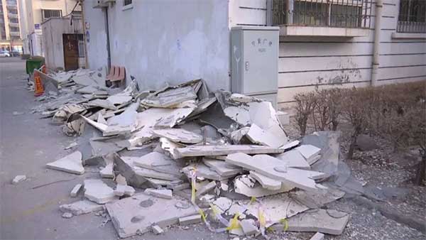 一場大風(fēng)過后，銀川一小區(qū)外墻保溫層大面積脫落！