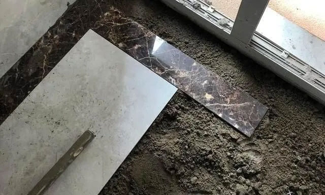 40年經驗的瓦工師傅，為你講解瓷磚膠里為什么不要加膩子粉？