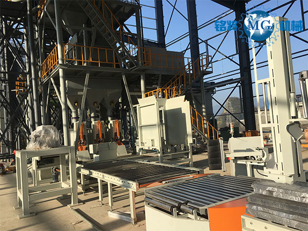 膩?zhàn)臃鄣姆N類(lèi)有哪些，膩?zhàn)臃鄣呐浞? /> 
</p>
　　一、自動(dòng)化程度高：通過(guò)總控系統(tǒng)，所有原料（包含添加劑）自動(dòng)計(jì)量、自動(dòng)輸送、自動(dòng)混合、自動(dòng)包裝、自動(dòng)輸送、自動(dòng)碼垛成型，整個(gè)生產(chǎn)過(guò)程沒(méi)有任何人工參與，大大降低人工成本。<br />
　　二、環(huán)保無(wú)粉塵：整套設(shè)備分為整體、定點(diǎn)兩大除塵方式，在粉塵較為集中區(qū)域采用定點(diǎn)除塵回收，其他區(qū)域采用整體除塵回收，完全打造無(wú)塵化車(chē)間。<br />
　　三、穩(wěn)定性好：我公司吸收膩?zhàn)臃墼O(shè)備十八年的行業(yè)經(jīng)驗(yàn)，整套生產(chǎn)線每一個(gè)細(xì)節(jié)、每一道工序都經(jīng)過(guò)我司技術(shù)部門(mén)嚴(yán)格計(jì)算和調(diào)試，保證整個(gè)流水線的產(chǎn)能及穩(wěn)定性。<br />
<p>
	　　四、產(chǎn)品競(jìng)爭(zhēng)力高：輸送線配備整形、清灰、噴碼、熱合多道工序，保證每一袋產(chǎn)品外觀干凈整潔、形狀整齊化一，后續(xù)再整齊碼垛、纏繞覆膜。大大提高出廠產(chǎn)品的外觀檔次，增加產(chǎn)品的市場(chǎng)競(jìng)爭(zhēng)力。
</p>
<p>
	　　如果你想要購(gòu)買(mǎi)膩?zhàn)臃墼O(shè)備，歡迎您聯(lián)系我們，我們會(huì)根據(jù)您的實(shí)際狀況(投資規(guī)模、廠房條件、物料特性、產(chǎn)品配方等)，為您量身打造合理的實(shí)用高效設(shè)備方案。
</p>
                </div>

                <div   id=