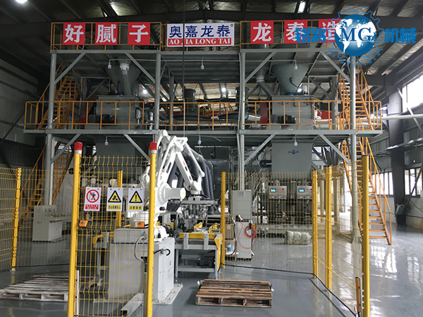 膩?zhàn)臃墼隙加惺裁矗? /> 
</p>
　　通常膩?zhàn)邮鞘嗷蛩嗷模虼吮砻娲植冢子谡辰Y(jié)牢固。但在施工過程中，仍需在基層上涂抹一層界面劑，以密封基層，提高墻體的附著力，使膩?zhàn)痈玫卣辰Y(jié)在基層表面。<br />
　　添加劑包括增稠劑、保水劑等。增稠劑和保水劑起到保水作用，改善儲(chǔ)存和施工性能。通常使用纖維素。防凍劑主要用于改善膩?zhàn)釉诘蜏叵碌馁A存穩(wěn)定性。為了提高膩?zhàn)拥氖┕ば阅埽诟邫n膩?zhàn)又衅毡槭褂闷交瑒┖蜏p水劑。<br />
　　膩?zhàn)映Ｓ米魉嗪陀袡C(jī)聚合物，有機(jī)聚合物有乳液和乳膠粉。水泥是一種附著力好、耐久性好、性價(jià)比合理的粘結(jié)劑，但其抗拉強(qiáng)度和抗裂性較差。有機(jī)聚合物可以對(duì)其進(jìn)行改性和增韌，從而提高膩?zhàn)拥男阅堋Ｌ盍现饕鹛畛渥饔茫Ｓ玫挠刑妓徕}、滑石粉和石英砂。應(yīng)注意填料細(xì)度的匹配使用。添加劑包括增稠劑、保水劑等。<br />
　　膩?zhàn)臃墼龀韯┖捅Ｋ畡┢鸬奖Ｋ饔茫纳苾?chǔ)存和施工性能。通常使用纖維素。防凍劑主要用于改善膩?zhàn)釉诘蜏叵碌馁A存穩(wěn)定性。為了提高膩?zhàn)拥氖┕ば阅埽诟邫n膩?zhàn)又衅毡槭褂闷交瑒┖蜏p水劑。有些還添加纖維以防開裂。<br />
                </div>

                <div   id=